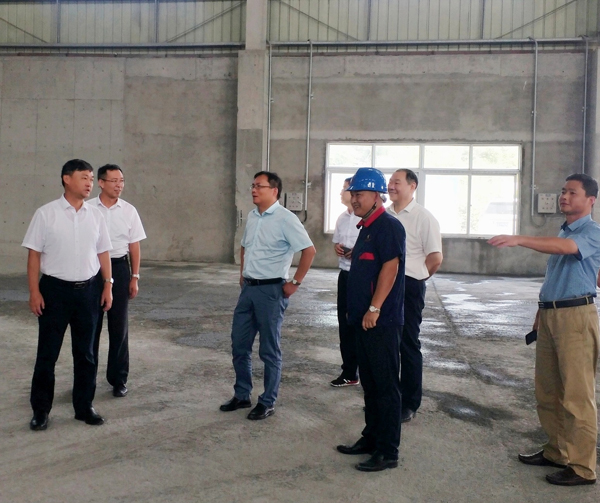 集團公司黨委委員、股份公司黨委書記、總經(jīng)理蔣培進到矸石項目部...